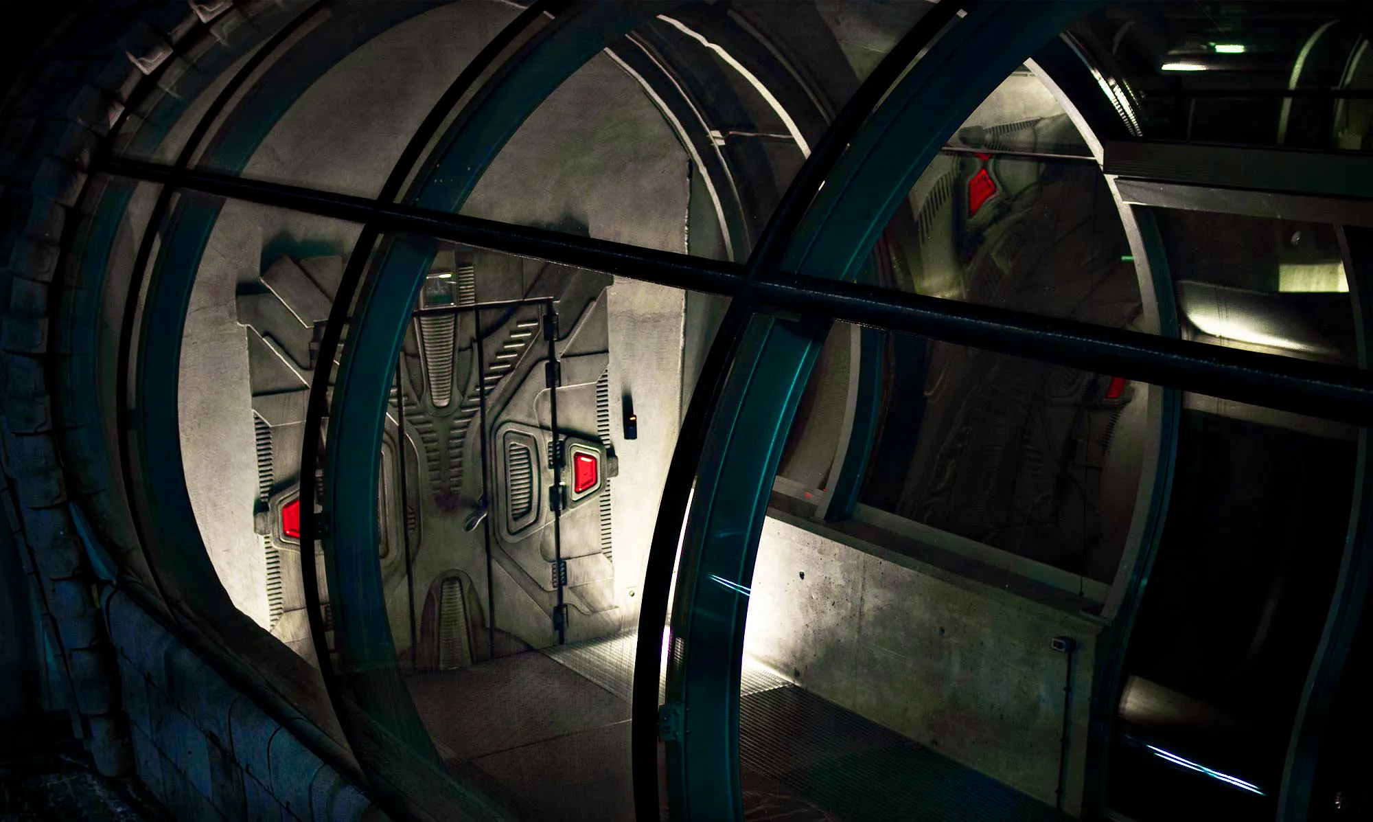 Industrialne wnętrze kopuły